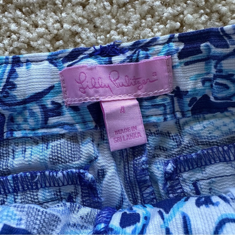 Lilly Pulitzer Blue and‎ White Kids Animal Print Shorts Size 4 - Picture 2 of 5